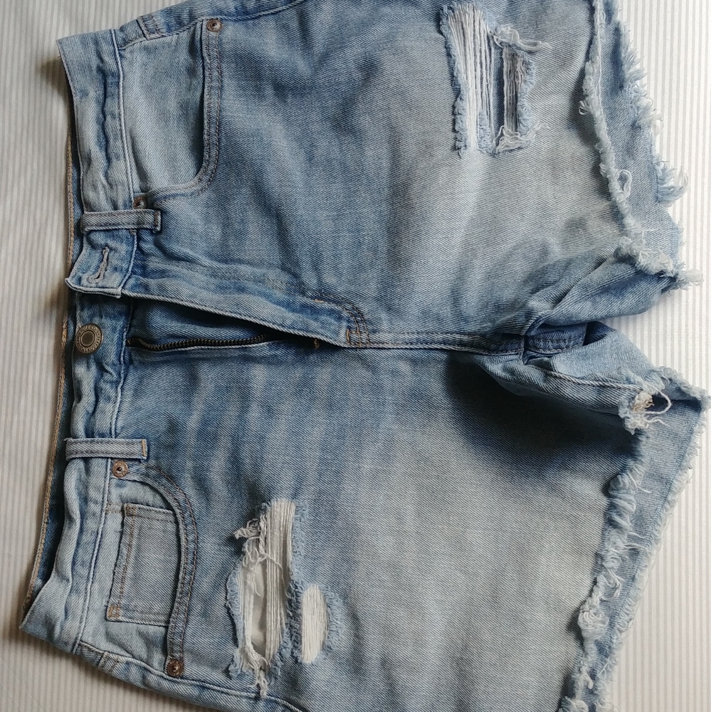 Vintage-style light jean mom shorts